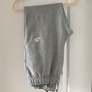 Nike Men’s Heather Gray Joggers